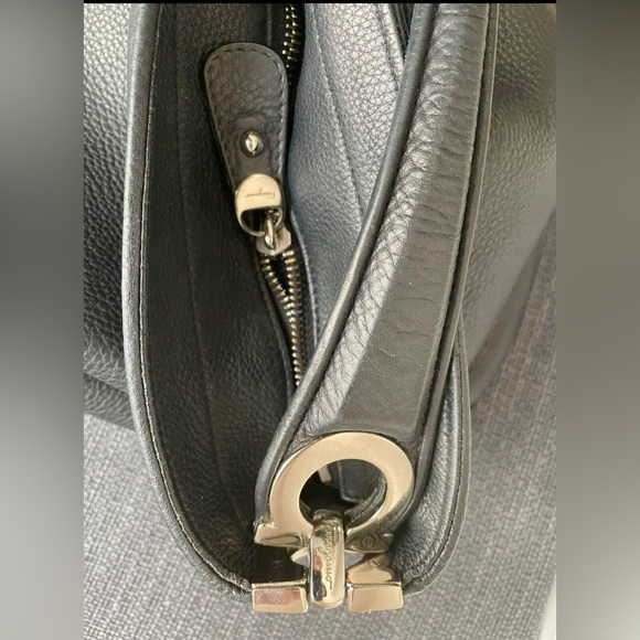 Authentic SALVATORE FERRAGAMO
Black Pebbled Leather Small Hobo Bag - Picture 4 of 5